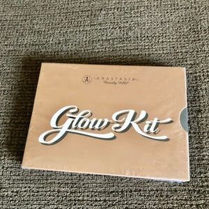 Anastasia ultimate glow highlighter kit sealed
